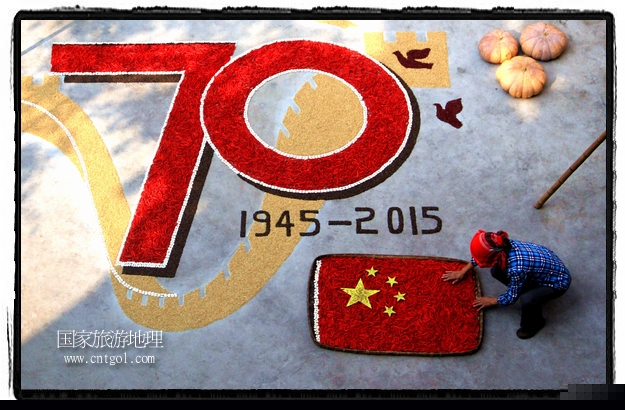 江西婺源農民用作物拼出巨幅抗戰(zhàn)勝利紀念圖案(圖)