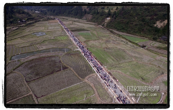 1700桌合攏宴，總長3.7公里，10380人同桌就餐，創(chuàng)歷史之最