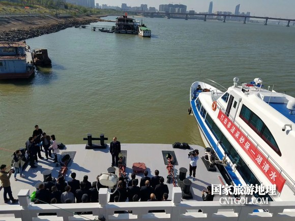 江西開展呵護(hù)一湖清水，嚴(yán)厲打擊非法采砂行動（圖）